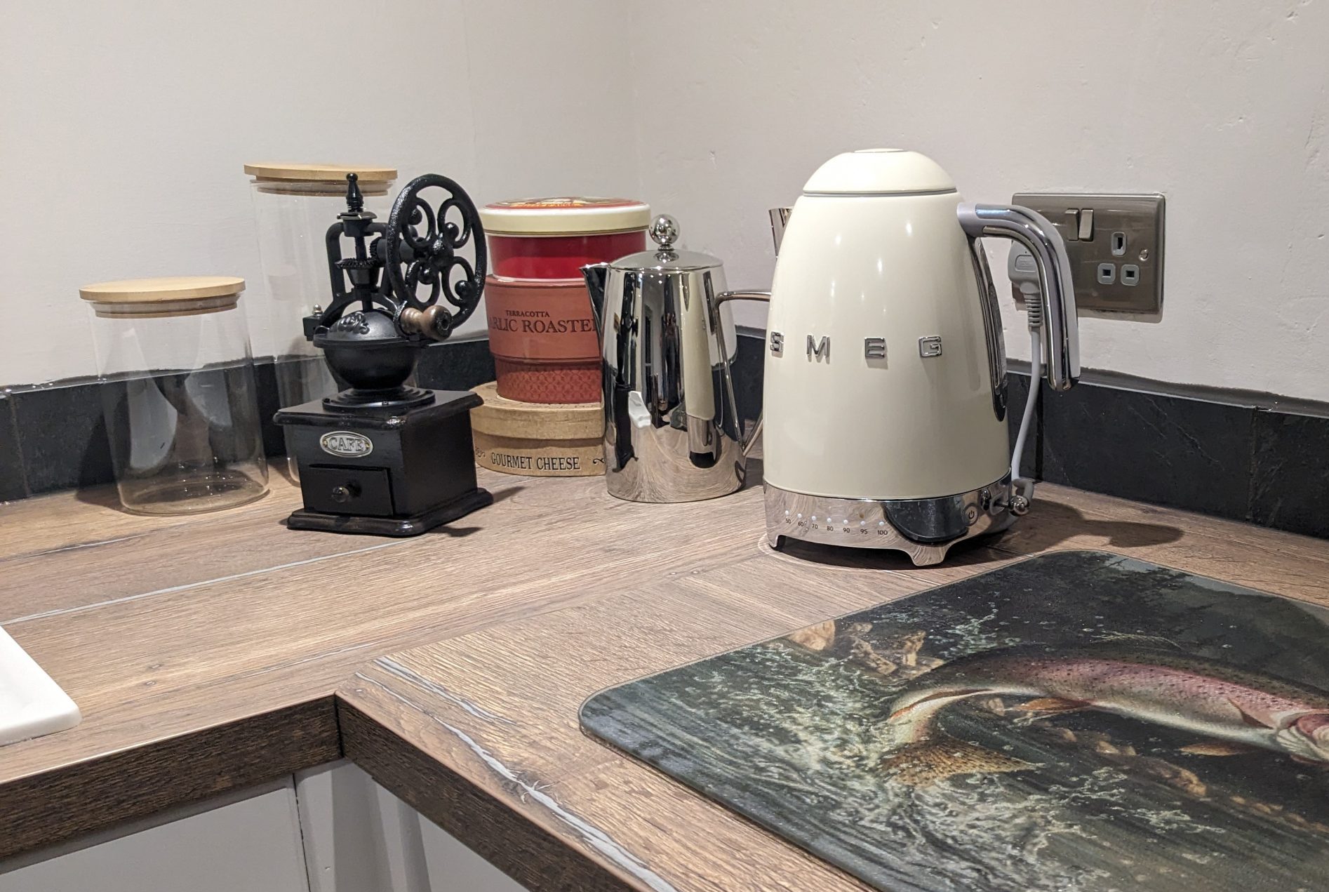 Kitchen with Smeg Kettle, fancy cafetiere and hand coffee bean grinder